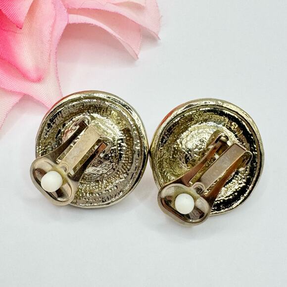 Vintage Faux Pearl Cream Enamel Swirl Clip on Earrings Pearlcore Gold Tone Chic - Picture 5 of 9